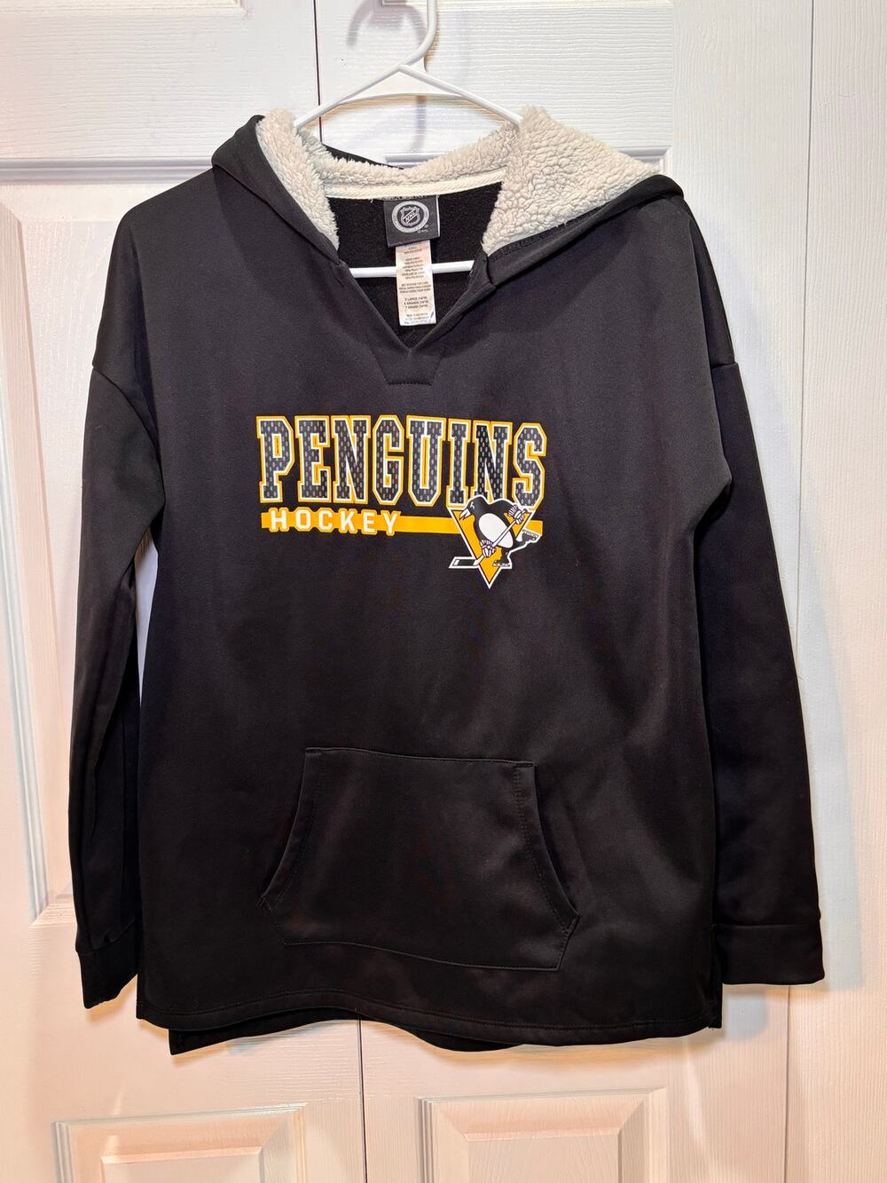Pittsburgh Penguins NHL Children’s Medium 10/12 Black Sherpa Hoodie Pullover